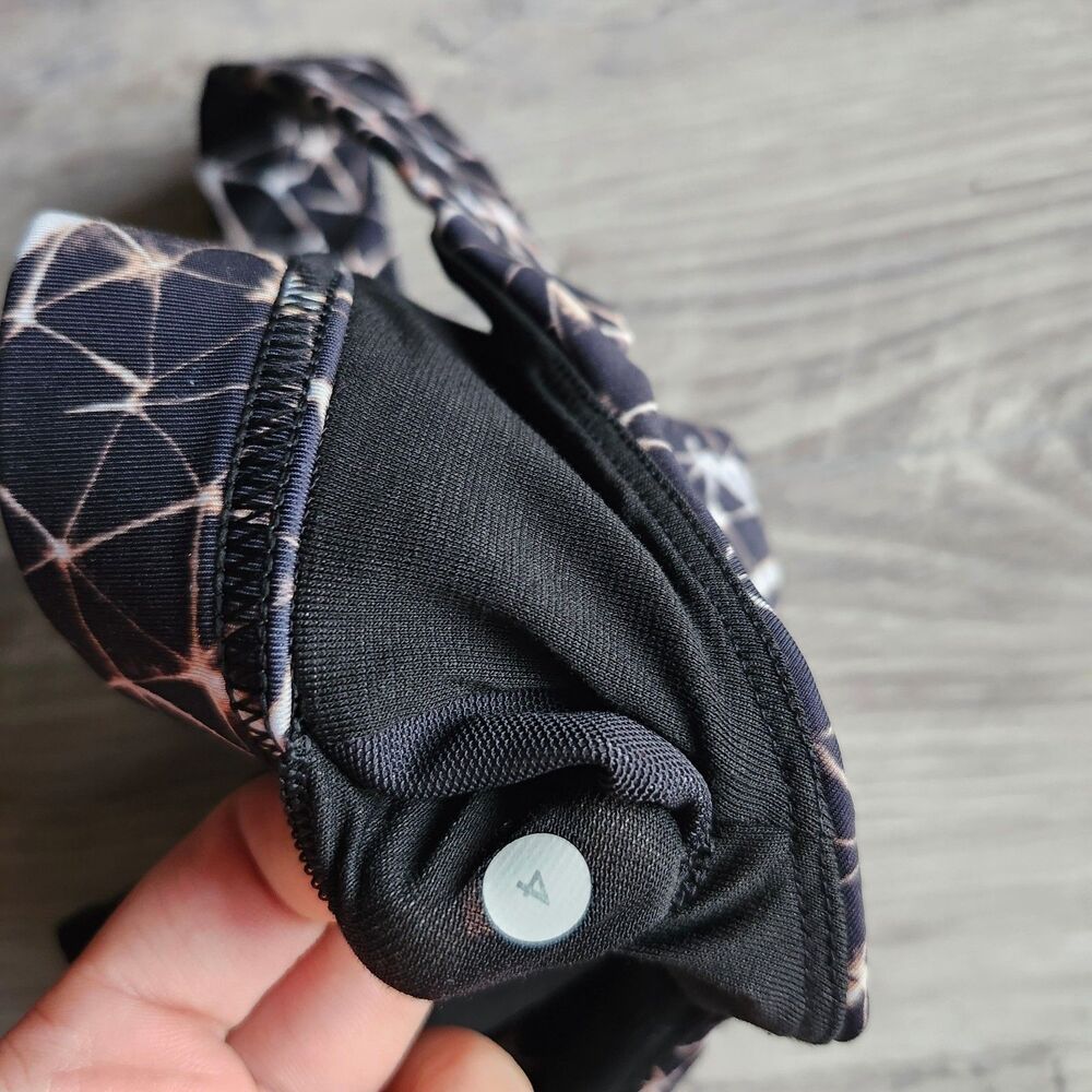 (4) Lululemon sports bra - Picture 4 of 4